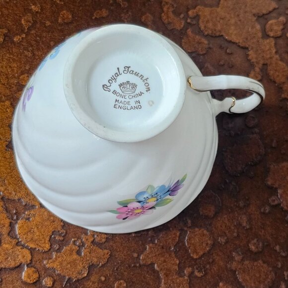 Royal Taunton Vintage Spring Floral Bone China Teacup Saucer Set Made in England - Picture 8 of 9